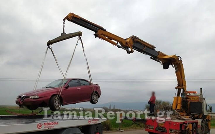 Αυτοκίνητο οικογένειας με τρία παιδιά έφυγε από τον δρόμο και «προσγειώθηκε» στα χωράφια 17 57ecl1j3