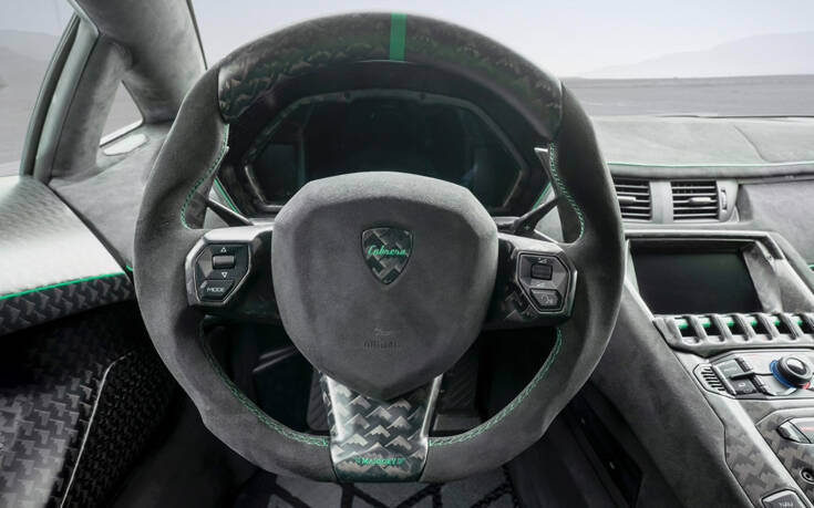 Η Mansory τόλμησε να «πειράξει» τη Lamborghini SVJ 28 vasdfdh11