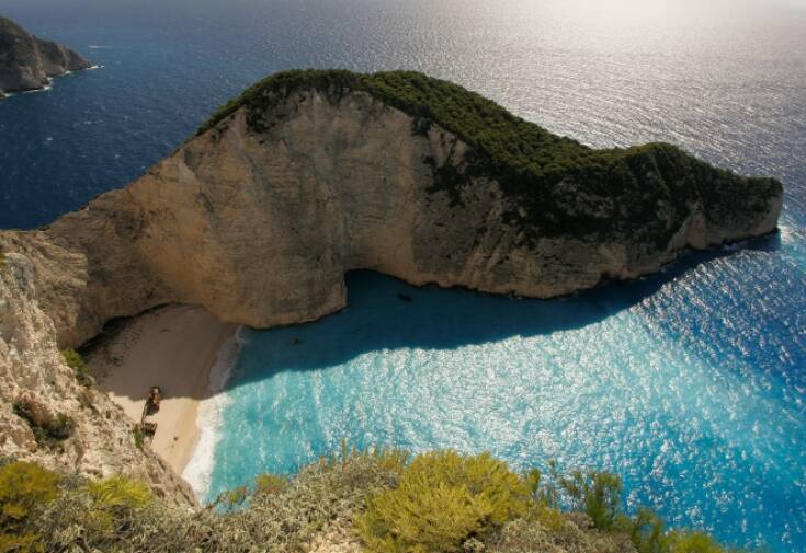 Ο κορονοϊός έβαλε σε καραντίνα τον ελληνικό τουρισμό