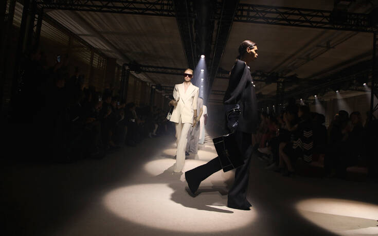 Givenchy: «Παιχνίδι γρίφων» η επιλογή του διαδόχου της Clare Waight Keller 7 AP 20061758319116