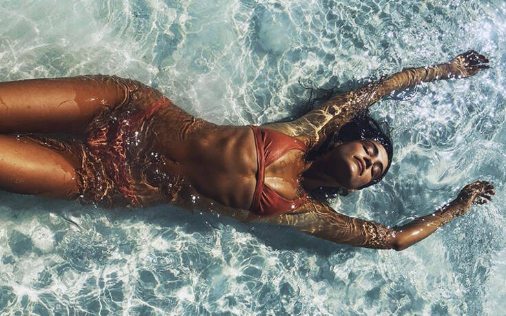 Η Anna Herrin τρελαίνει κόσμο με τα ανοίγματά της 22 annaherrin2