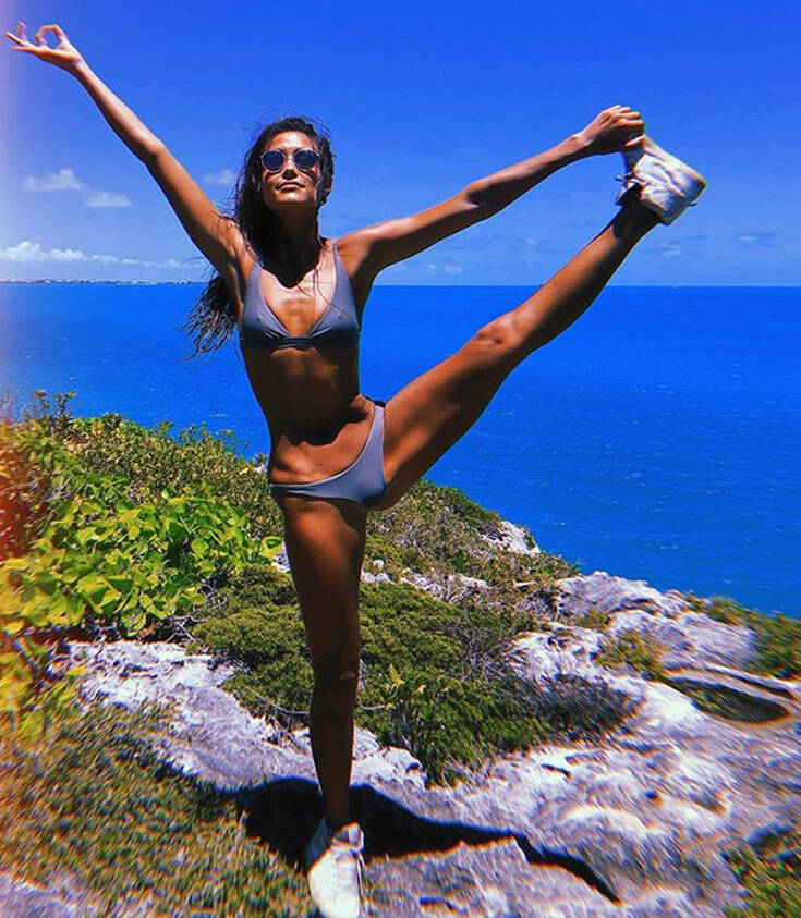 Η Anna Herrin τρελαίνει κόσμο με τα ανοίγματά της 25 annaherrin4