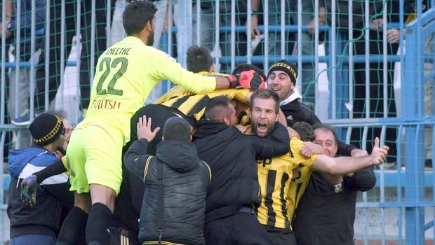 Εννιά ιστορίες ξένων που είναι πολύ ΑΕΚ