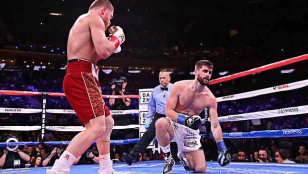 O Canelo διαλύει τον Rocky σε τρεις γύρους