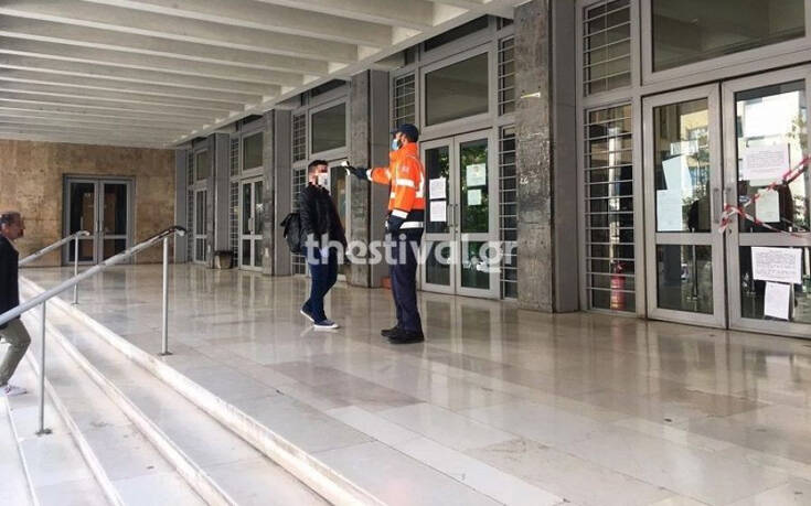 Μόνο με θερμομέτρηση η είσοδος στο δικαστικό μέγαρο Θεσσαλονίκης 6