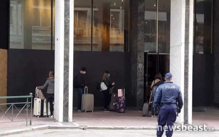 Σε ξενοδοχείο στο κέντρο της Αθήνας μεταφέρθηκαν 49 φοιτητές που έφτασαν από Ιταλία 16 dgsg5