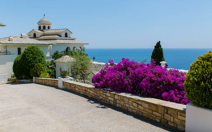 Η Μονή στη Θάσο με την εντυπωσιακή θέα 17 shutterstock 1684564798