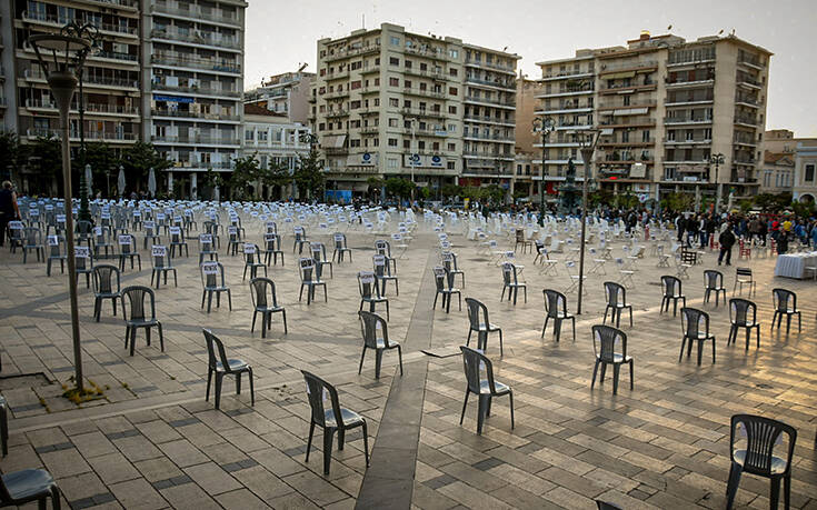 Πάτρα: Κινητοποίηση στην πλατεία Γεωργίου από περίπου 1.200 καρέκλες 21 5076547