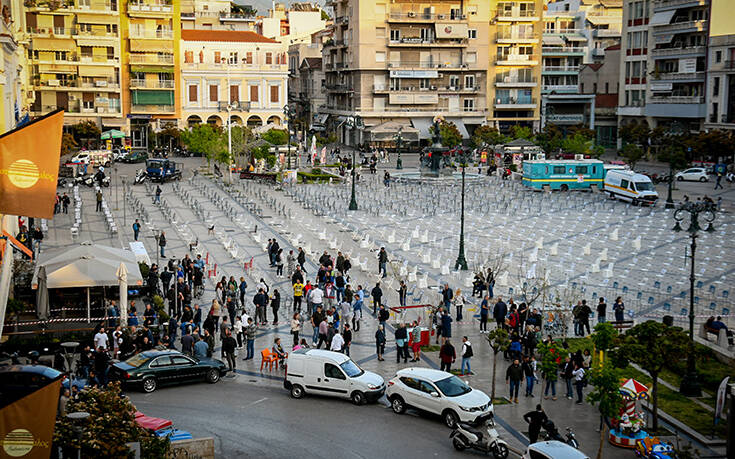 Πάτρα: Κινητοποίηση στην πλατεία Γεωργίου από περίπου 1.200 καρέκλες 25 5076556