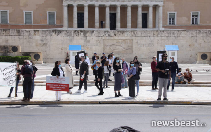 Διαμαρτυρία έξω από τη Βουλή πραγματοποιούν οι καλλιτέχνες 64 IMG 8008