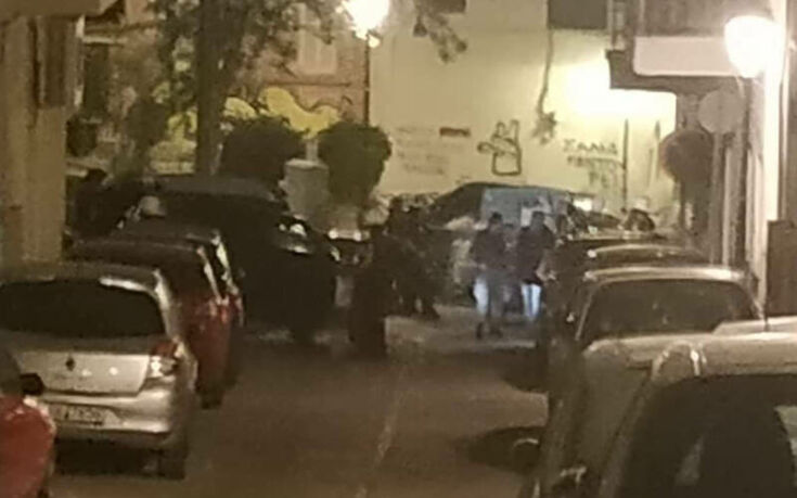 Θεσσαλονίκη: Ένταση κατά την εκκένωση πλατείας στην Άνω Πόλη από τα ΜΑΤ 13 entasi 3 735x459 1