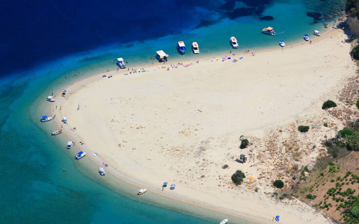 Το ελληνικό νησάκι που μοιάζει με χελώνα