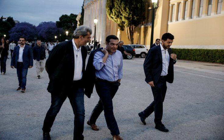 Οι κυρίες του ΣΥΡΙΖΑ στο Ζάππειο: Έλαμψε η χαμογελαστή Αχτσιόγλου με λευκό midi φόρεμα 30 za1