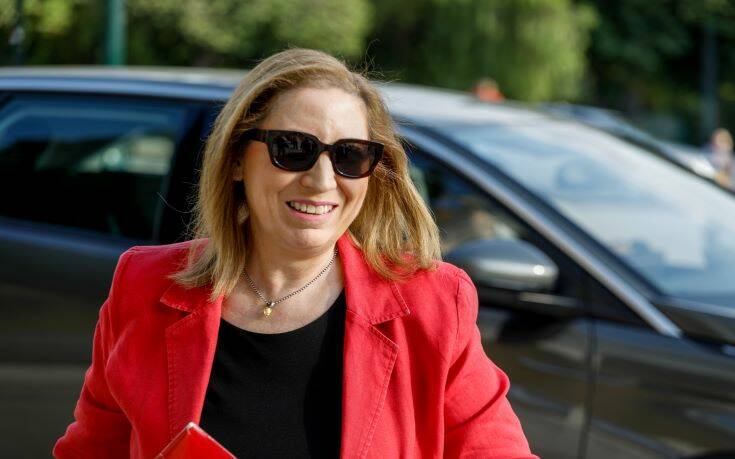 Οι κυρίες του ΣΥΡΙΖΑ στο Ζάππειο: Έλαμψε η χαμογελαστή Αχτσιόγλου με λευκό midi φόρεμα 41 za10