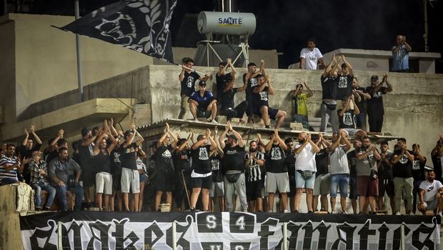ΟΦΗ - Παναθηναϊκός: Με καπνογόνα στις ταράτσες οι οπαδοί των γηπεδούχων 7 ofi3