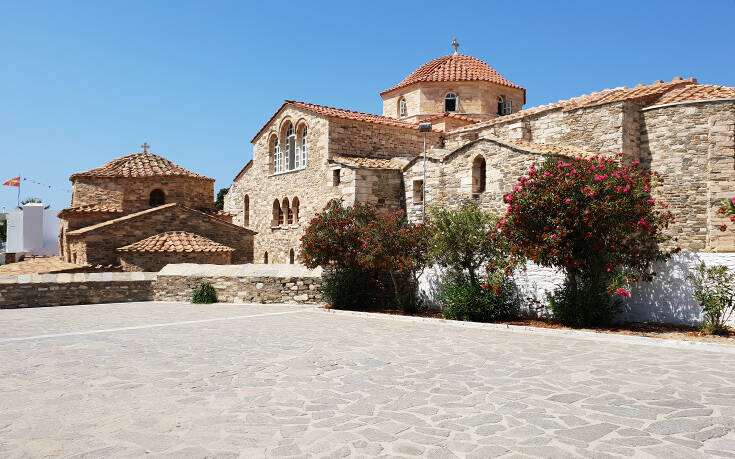 Η Παναγία Εκατονταπυλιανή και ο θρύλος με την κρυφή πόρτα και την Πόλη