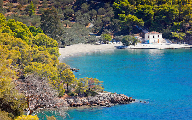Πόρος, ένας κοντινός προορισμός που δεν βαριέσαι να επισκέπτεσαι 36 shutterstock 539047387