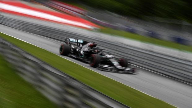 F1: Ξεκίνημα με 1-2 της Mercedes