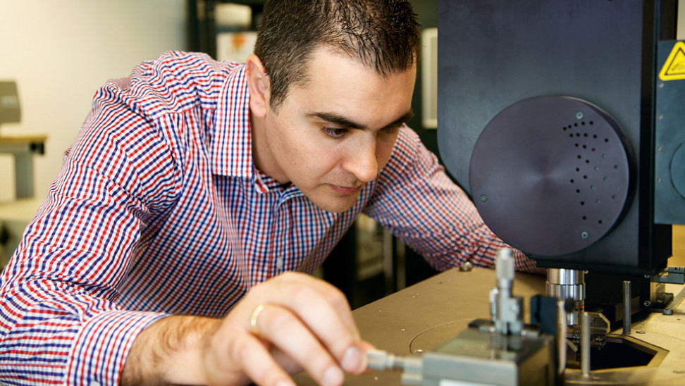 Σε Έλληνα καθηγητή Νανοτεχνολογίας το βραβείο Μπλαβάτνικ για νεαρούς επιστήμονες