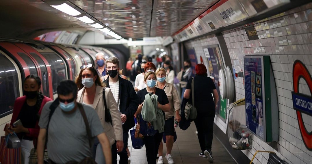 Οι μισοί Βρετανοί θεωρούν πρόωρη την άρση μέτρων για τον κορωνοϊό