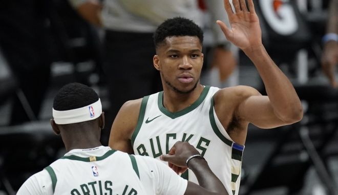 Μιλγουόκι Μπακς: Υπερπλήρες roster με rotation +4 παικτών για το back-to-back