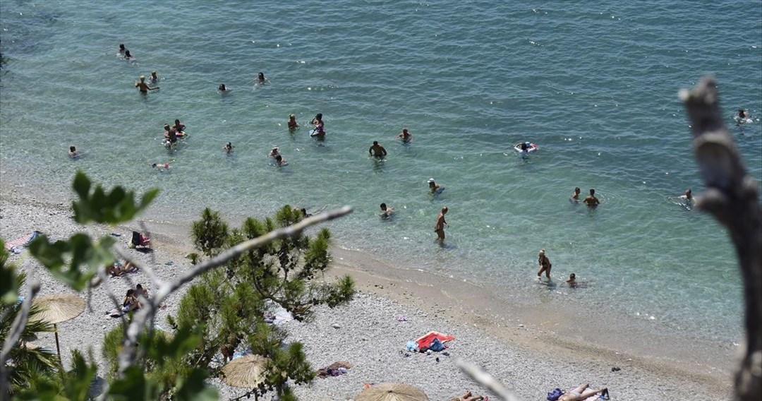 Κανείς δεν ενημέρωσε τους κολυμβητές για την ακατάλληλη παραλία της Χανιώτης