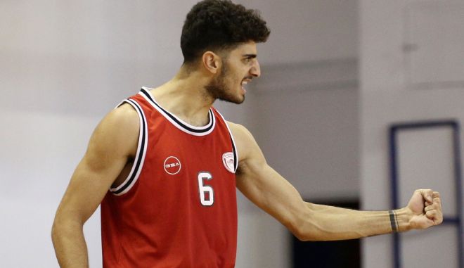Ζέιντ Μουόσα: Ο πρώτος σκόρερ του Πανελληνίου εφήβων ξέφυγε από τον πόλεμο στο Ιράκ και θα κάνει προετοιμασία με την πρωτη ομαδα του Ολυμπιακού