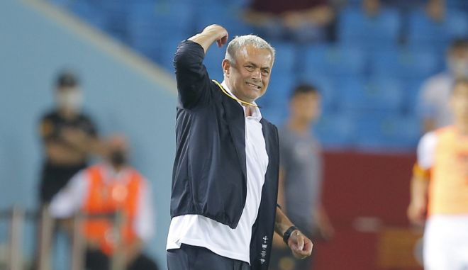 Μουρίνιο: “Αν είμαι ευχαριστημένος με τη Ρόμα; Μόνο ο Ποτσετίνο μπορεί να είναι με την Παρί”
