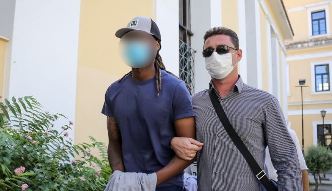 Ρούμπεν Σεμέδο: Έφτασε στον ανακριτή ο Πορτογάλος
για να απολογηθεί για τις κατηγορίες ομαδικού βιασμού