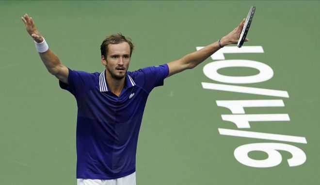 Θριαμβευτής ο Μεντβέντεφ στον τελικό του US Open, διέλυσε τον Τζόκοβιτς 3-0 σετ