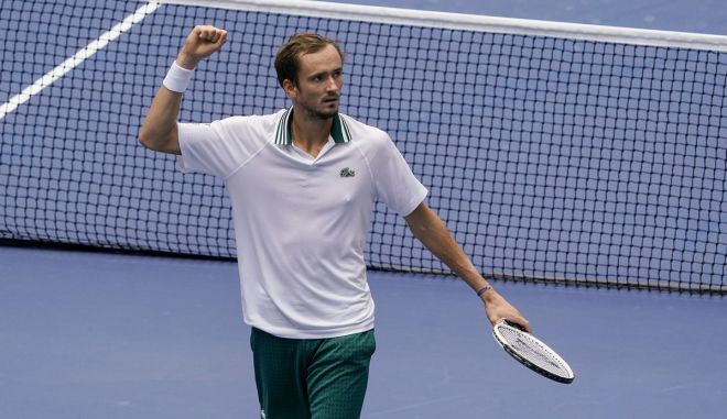 US Open: Πρώτη απώλεια σετ, αλλά πρόκριση για Μεντβέντεφ