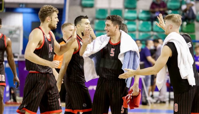 Ολυμπιακός – Ζενίτ 88-65: Επιβλητική νίκη στην πρεμιέρα του τουρνουά της Κύπρου με 11 τρίποντα και ασταμάτητο Βεζένκοφ