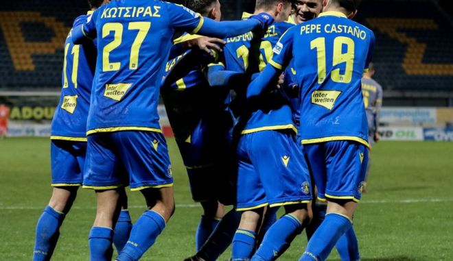 Σέντρα στη Super League, μεγάλα ματς σε Premier League και Serie A