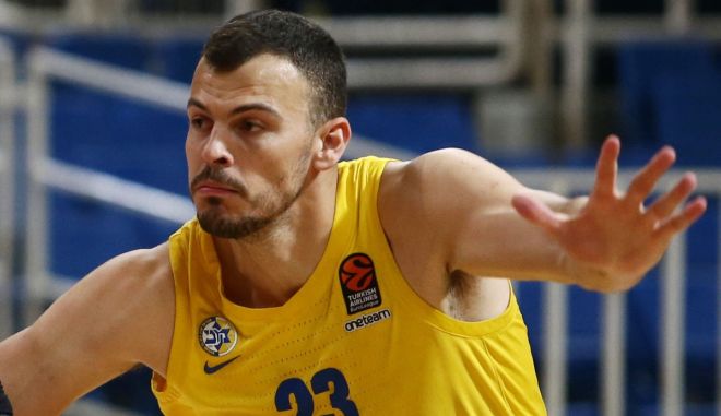 Μακάμπι: Χάνει για ενάμιση μήνα τον Άντε Ζίζιτς