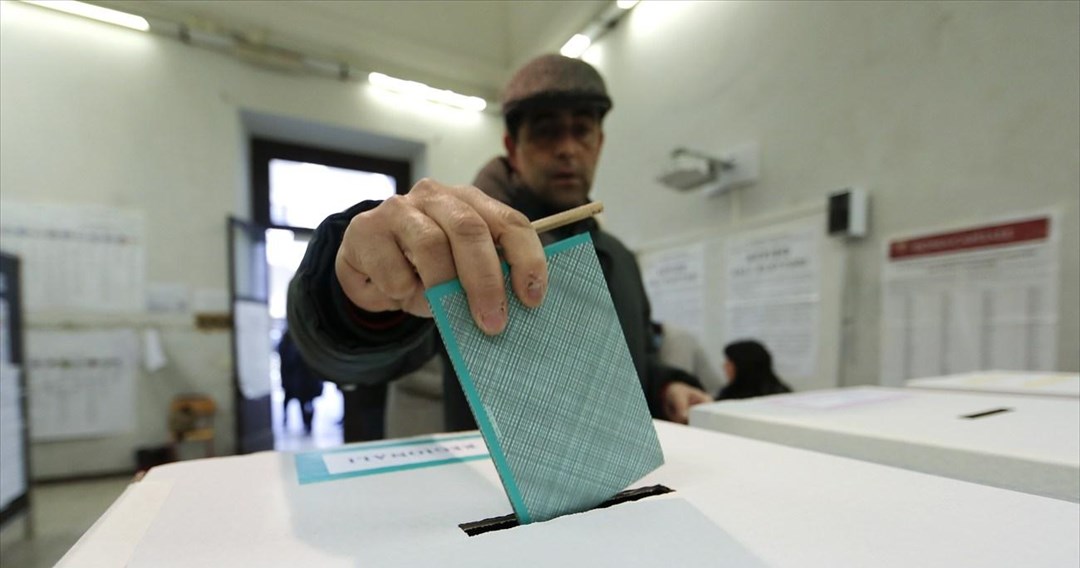Έτοιμες οι κάλπες για τις εκλογές της Κυριακής σε 1.192 δήμους