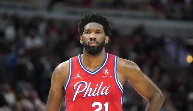 Ο Τζόελ Εμπίντ βρέθηκε θετικός στον κορονοϊό και χάνει το παιχνίδι με τους Μιλγουόκι Μπακς