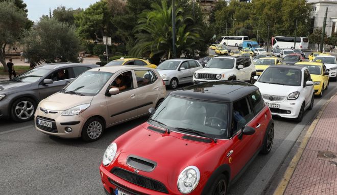 Δίπλωμα οδήγησης: Από τα 17 στο τιμόνι οι νέοι οδηγοί