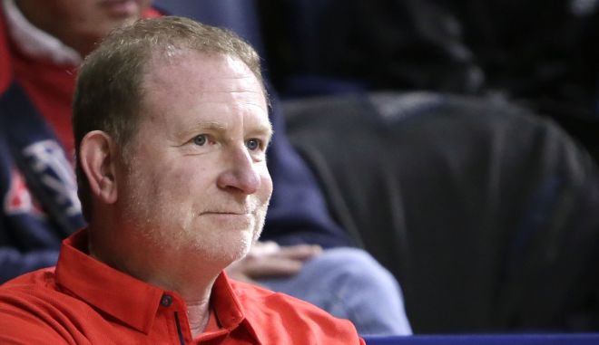 “Η διαφορετικότητα είναι μαλ…α”: Τα ρατσιστικά και όχι μόνο σχόλια από τον ιδιοκτήτη των Σανς