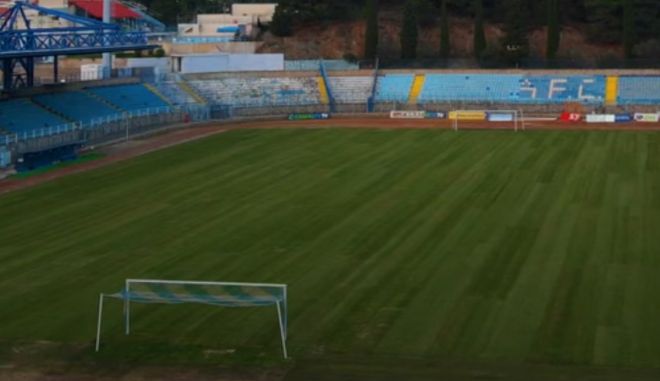 Λαμία: Τοποθετήθηκε νέος χλοοτάπητας στο “Αθανάσιος Διάκος”