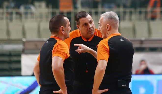 Παναθηναϊκός – Ολυμπιακός: Οι διαιτητές αναφέρουν ρίψη αντικειμένων στο φύλλο αγώνος