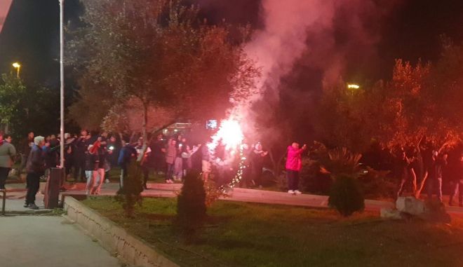 Ολυμπιακός: Αποθέωση στο ΣΕΦ για τους θριαμβευτές του ΟΑΚΑ