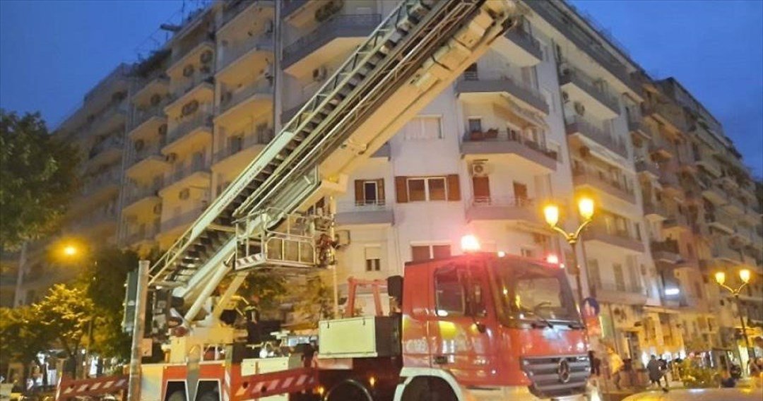 Απεγκλωβίστηκε 26χρονη από πυρκαγιά σε διαμέρισμα στην περιοχή του Βαρδάρη