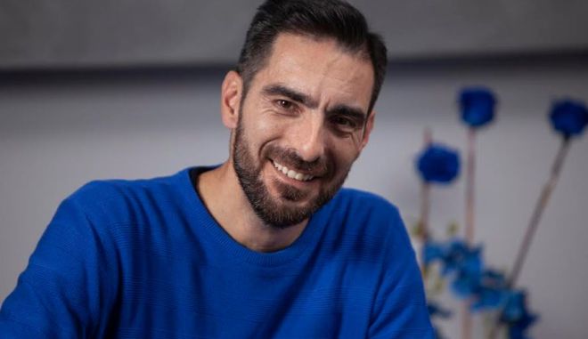 Πατέρας και γιος ξανασμίγουν σε πάρτι γενεθλίων-έκπληξη – Η συγκινητική ιστορία από έναν πράκτορα ΟΠΑΠ