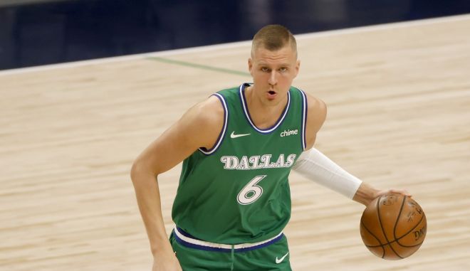 NBA: Ανησυχία για Πορζίνγκις στους Μάβερικς, πονάει στο δεξί γόνατο
