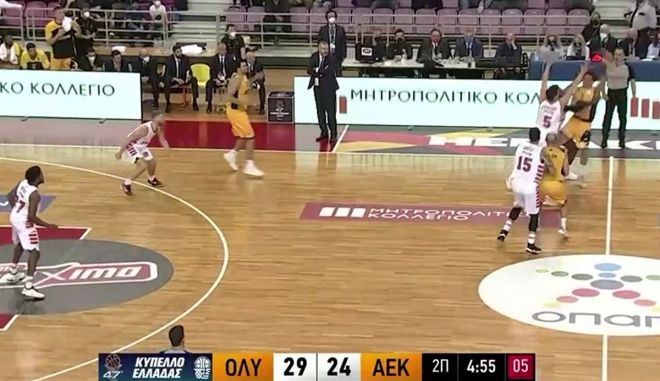 Final Four – Κύπελλο Ελλάδας: Τρελή φάση με Φλιώνη, πήγε για πάσα και παραλίγο να σκοράρει από το κέντρο
