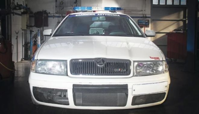 Όταν ένα παροπλισμένο Octavia έγινε super περιπολικό 500 ίππων