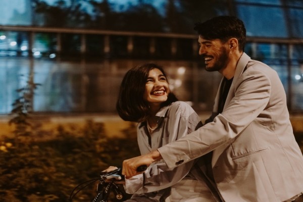 Πρώτο ραντεβού; 3 συμβουλές για να νιώθεις άνετα και να τον εντυπωσιάσεις – Σχέσεις