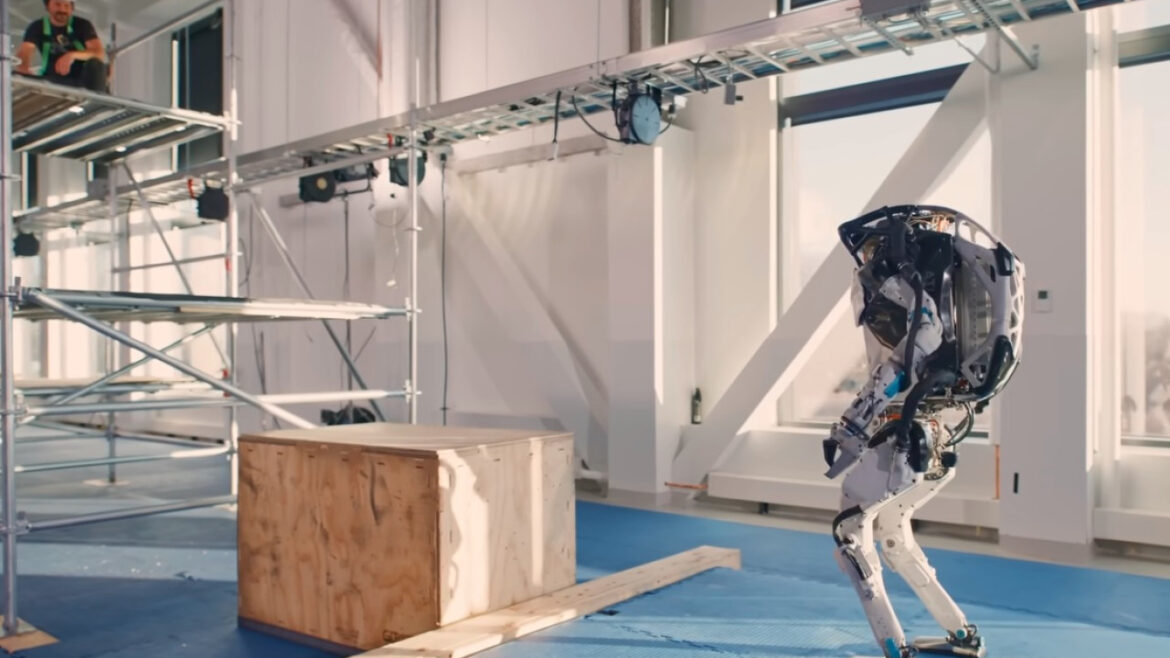 Boston Dynamics: Το ρομπότ Atlas επιδεικνύει μοναδική ευλυγισία – Βίντεο