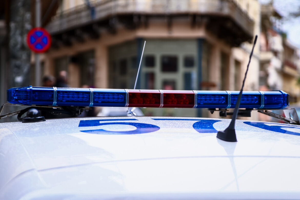 Ελεύθερος χωρίς περιοριστικούς όρους ο 75χρονος που έσερνε σκυλί με ΙΧ