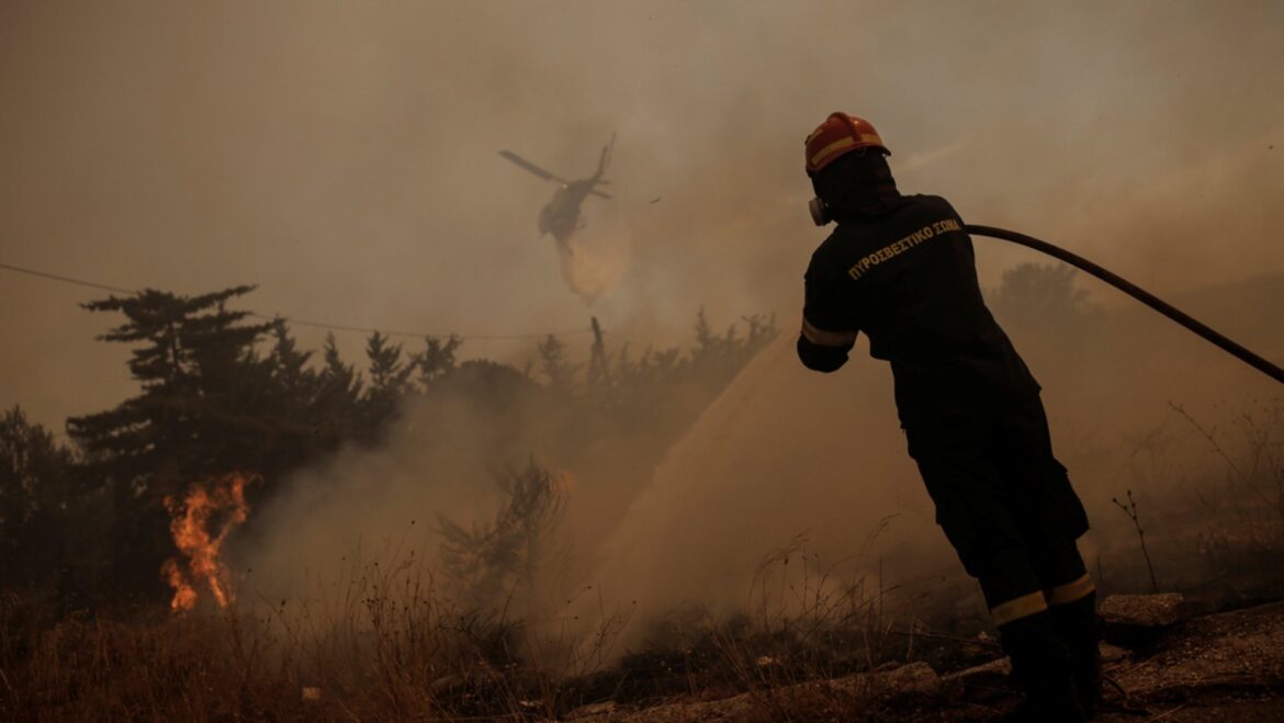 Υπό μερικό έλεγχο οι πυρκαγιές σε Λακωνία και Αργολίδα